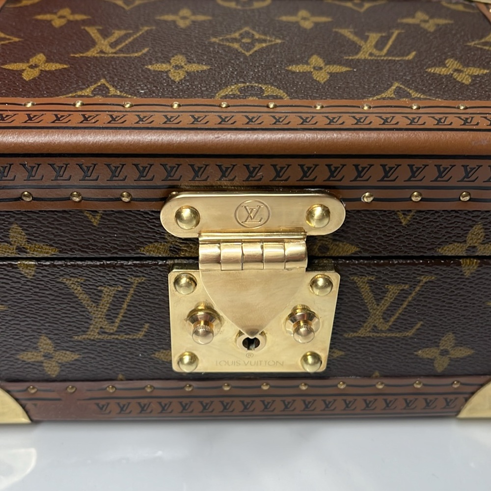 Sold LOUIS VUITTON JEWELRY TRUNK - Picture 2 of 12